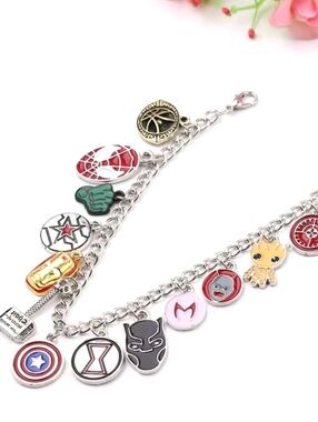 ​Marvel Avengers Super Hero Charm Bracelet Silver Tone Multi-Charm Jewelry